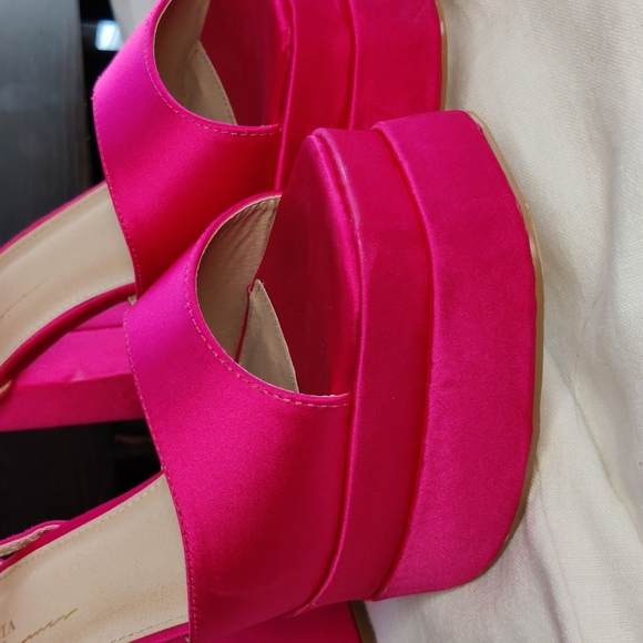 Pink platform open toe heels - Picture 4 of 8